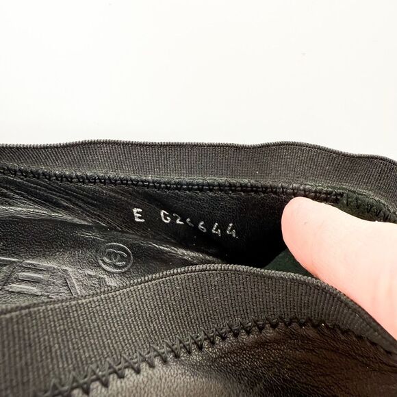 Chanel CC Logo Cap Toe Elastic Pumps Black Leather Heels EU 41.5 - Picture 9 of 12